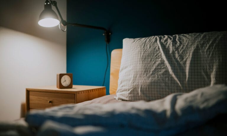 5 formas de dormir profundamente cuando no estás en tu propia cama