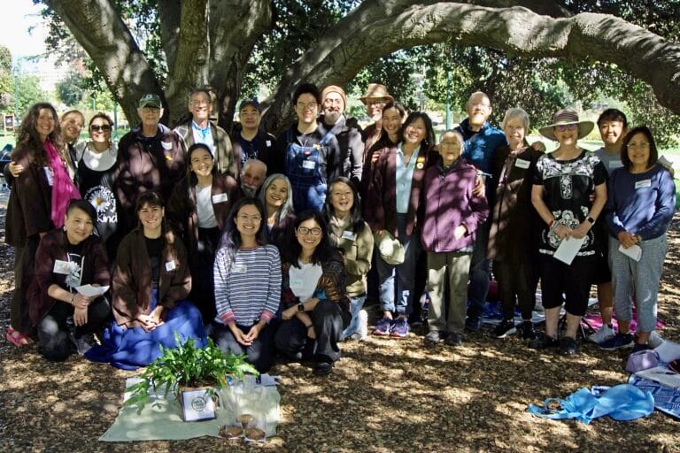 Edificio Sangha / Sesiones de construcción de fuego Sangha en todo el mundo