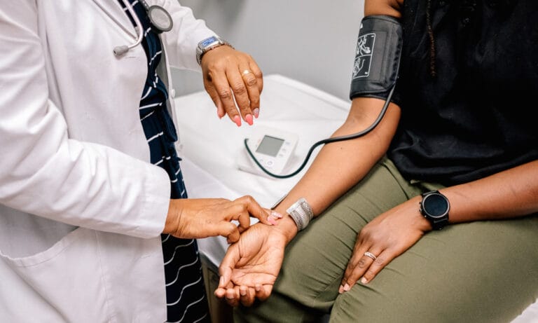 Esta vitamina reduce en un 50% el riesgo de sufrir un segundo infarto