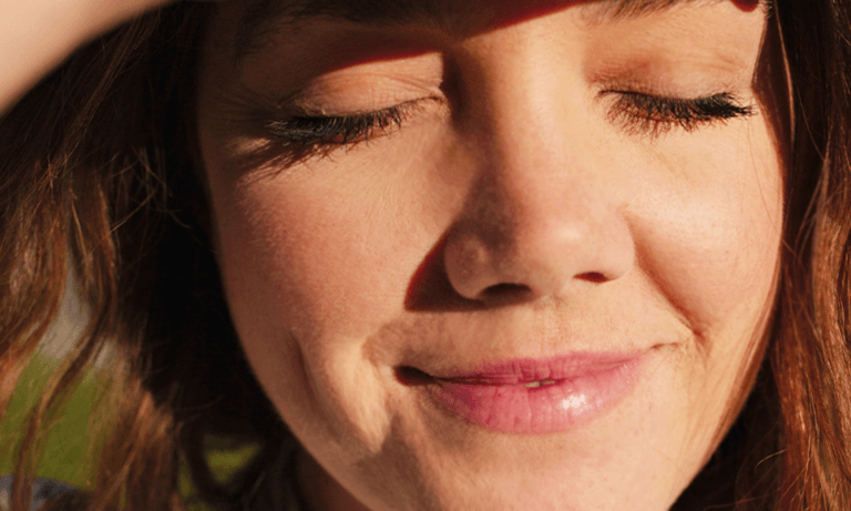 Estos 3 hábitos furtivos probablemente estén destruyendo la barrera de tu piel