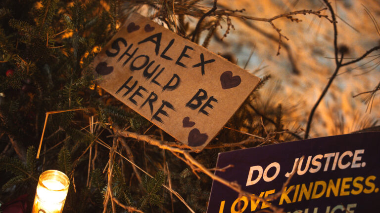 La nación está destrozada; Las montañas y los ríos permanecen