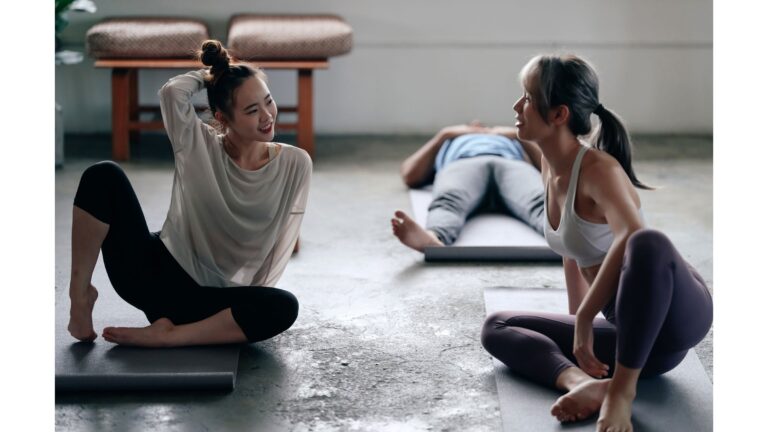 Sí, dejo que mis estudiantes de yoga hagan ruido antes de clase. He aquí por qué.
