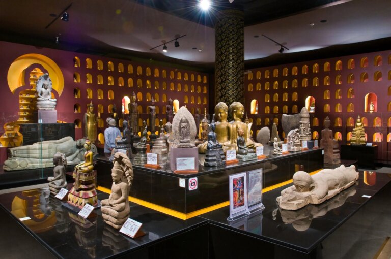 Monica Sok: 'En una habitación de los mil budas'