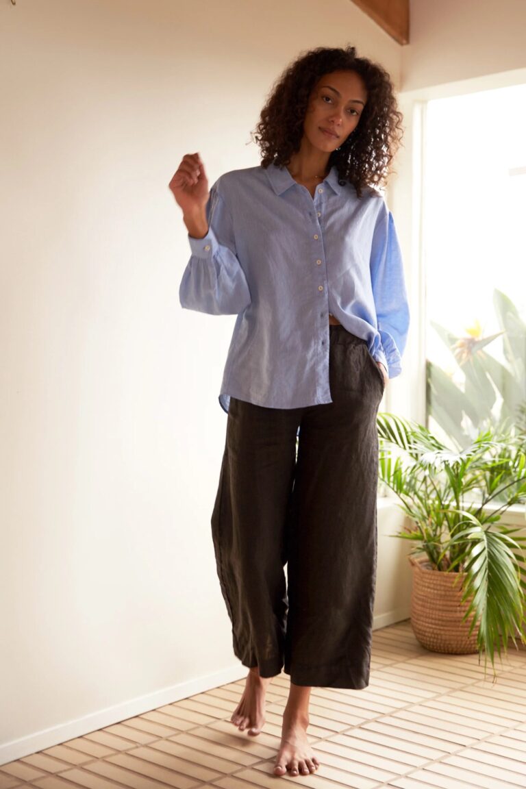 9 mejores marcas de pantalones y jeans holgados sostenibles