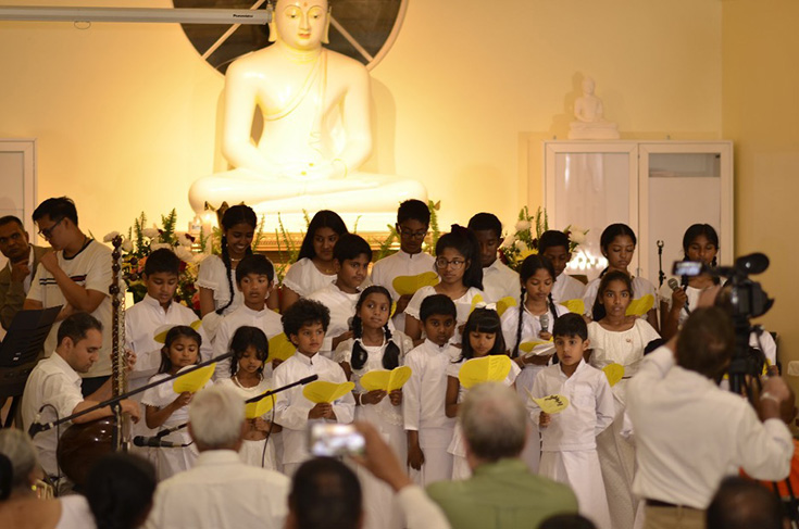 Los niños llevan Vesak adelante | rugido del león Los niños llevan Vesak adelante | rugido del león