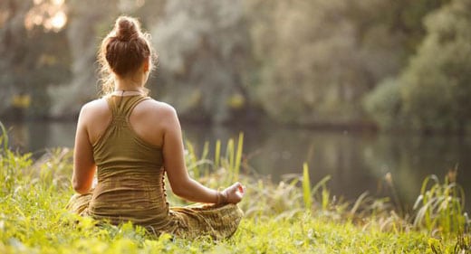 Cómo la meditación puede ayudarte a cometer menos errores meditating-awaken