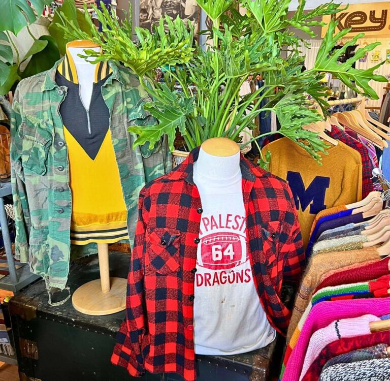 Las mejores tiendas de segunda mano en Indianápolis Image by Zodiac Vintage (thrift-stores-indianapolis)