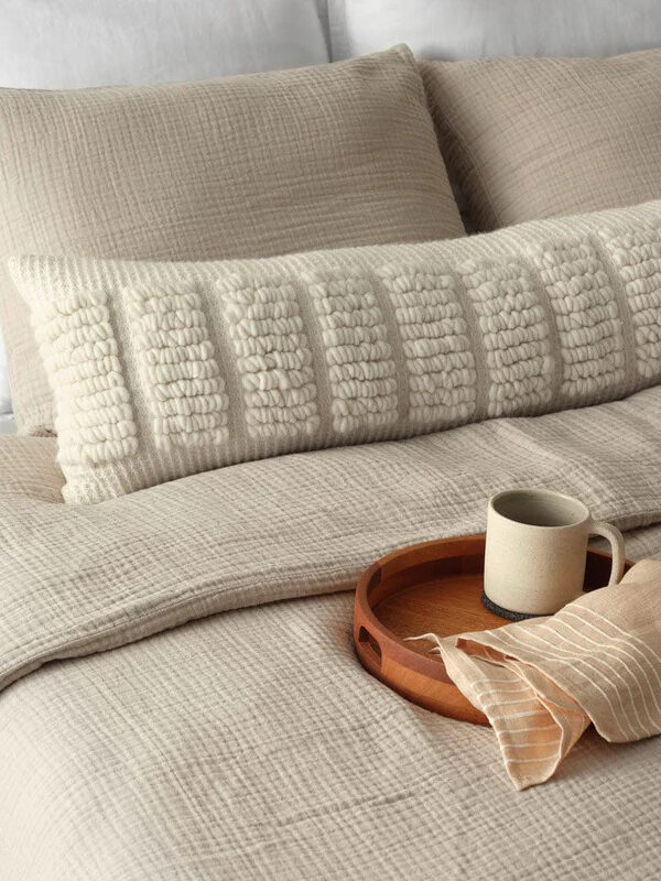 Los 7 mejores almohadones y almohadas lumbares para una cama más acogedora (2026) Los 7 mejores almohadones y almohadas lumbares para una cama más acogedora (2026)