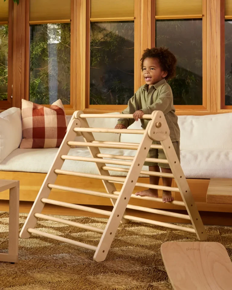 Los 7 mejores juegos de triángulos Pikler para bebés y niños pequeños Los 7 mejores juegos de triángulos Pikler para bebés y niños pequeños